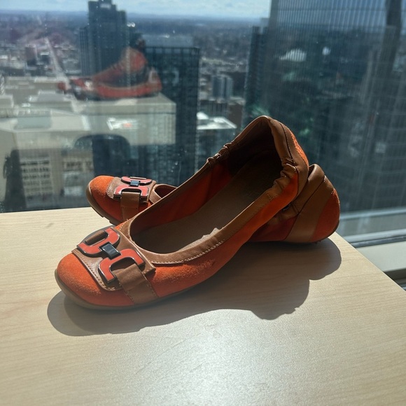 MAM”ZELLE 8.5 GUC Orange and Black Geometric Flats - Picture 9 of 11
